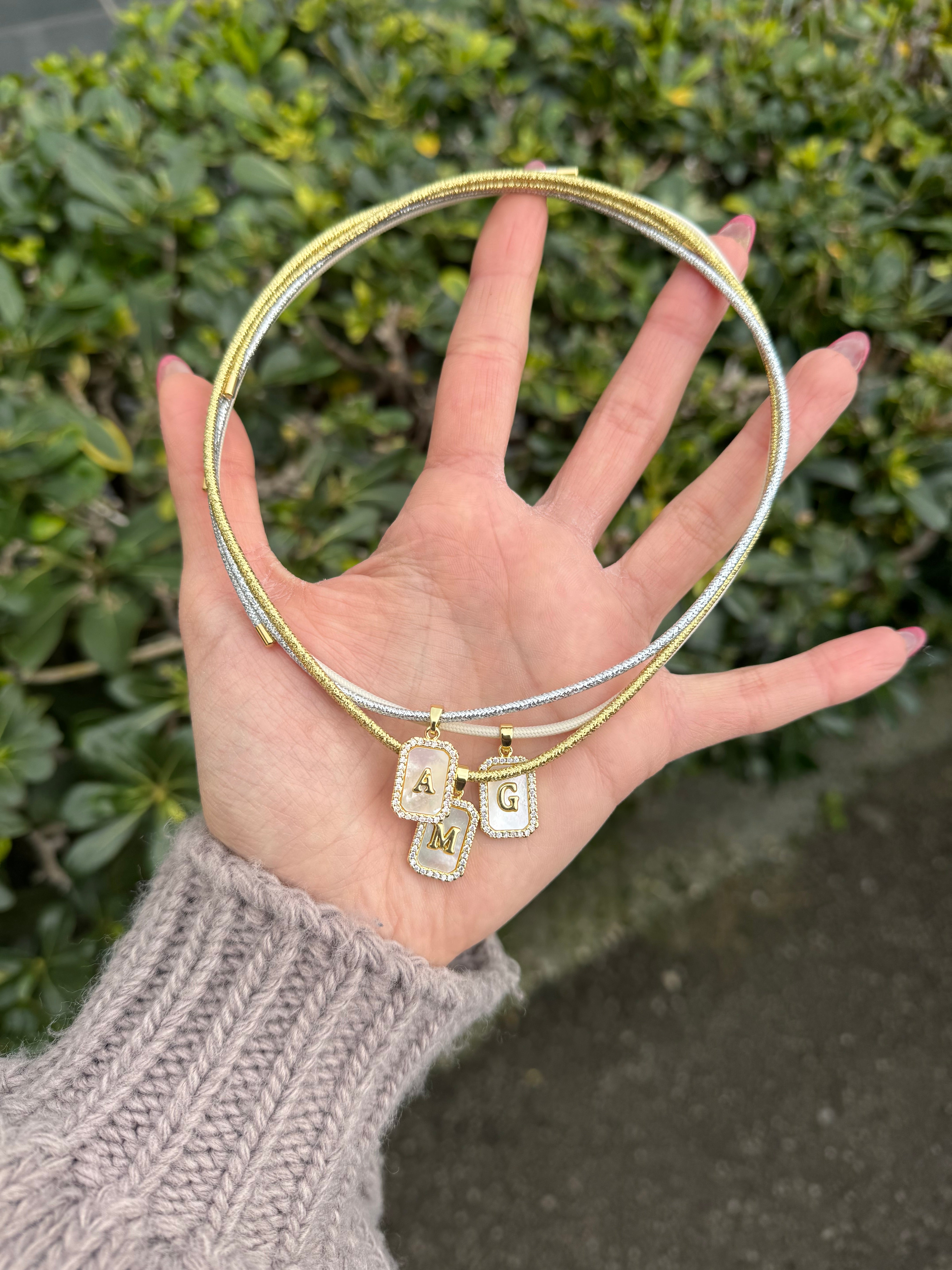 Collana con iniziale