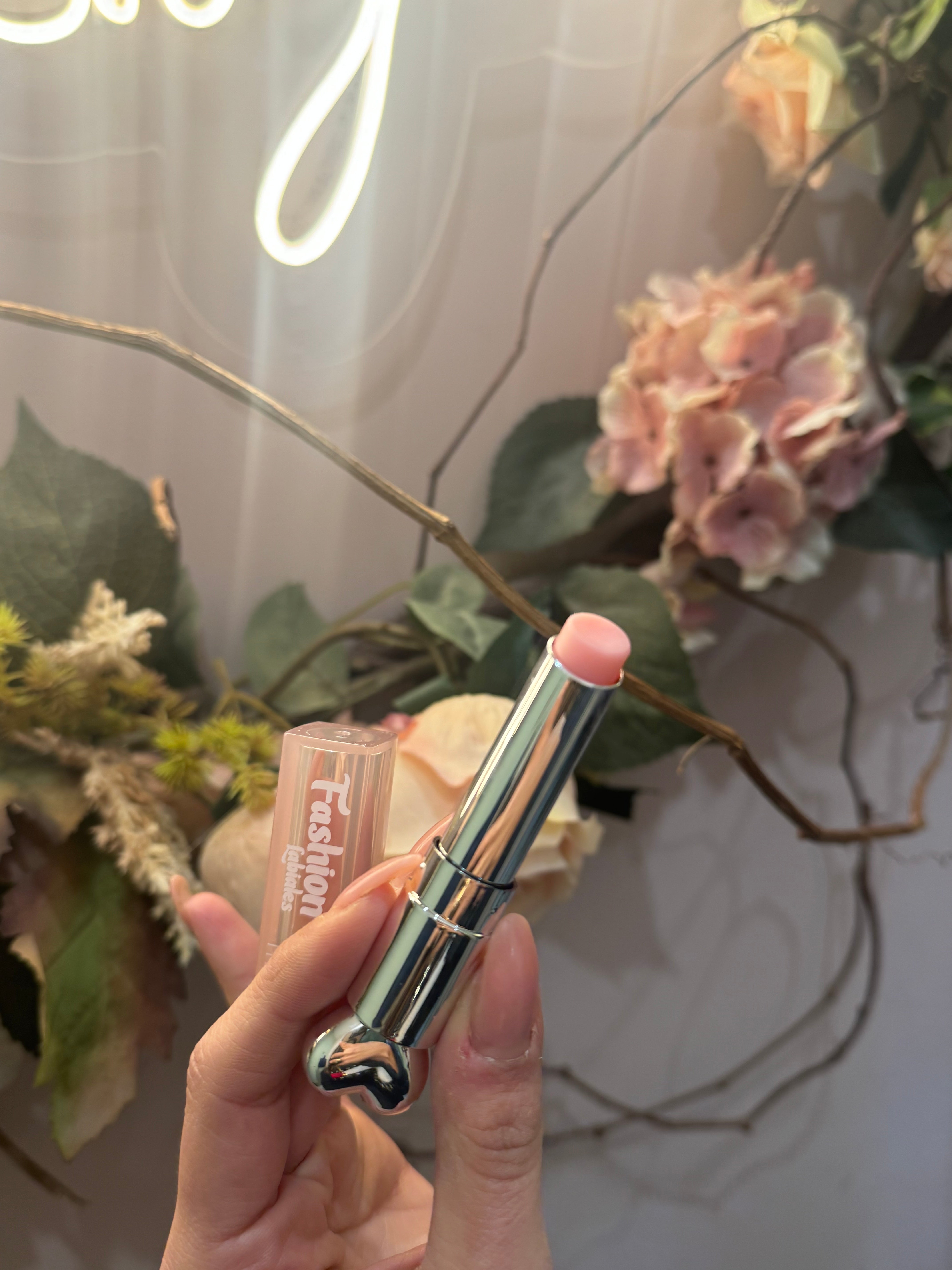 Lip nude