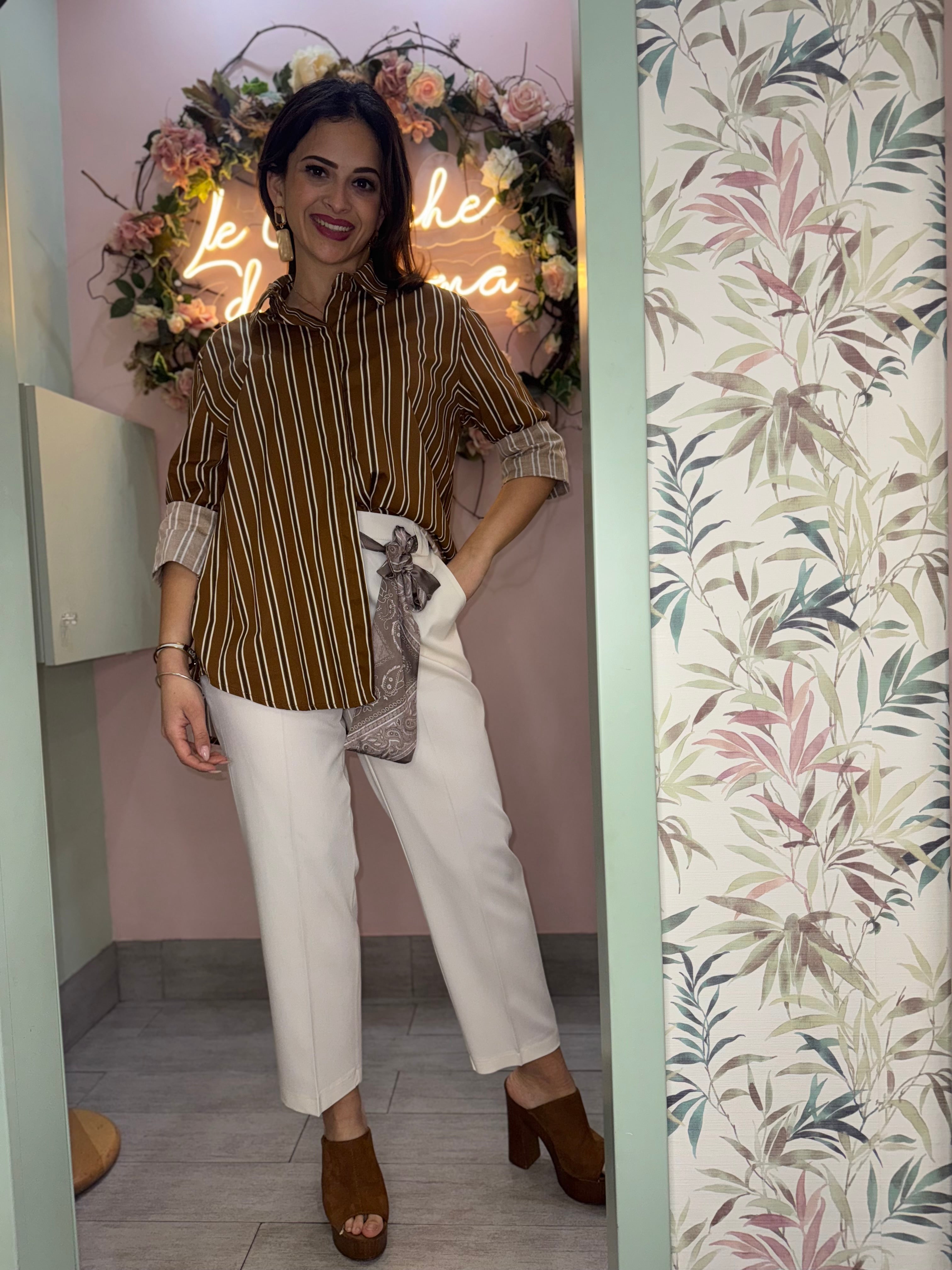 Camicia a righe marrone